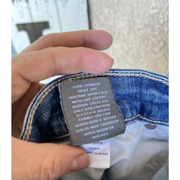 Torrid denim cut off shorts - size 20 - medium wash blue - Picture 6 of 7